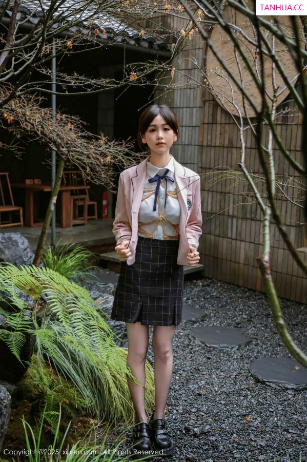   [XiuRen]高清写真图 2025.02.28 No.9949 奶芙乔乔 美腿黑丝第10张图片